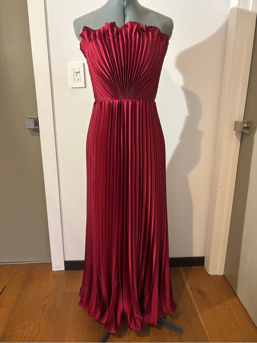 NWT Burgundy Strapless Pleated Formal Evening Gown Maxi Dress Size 4